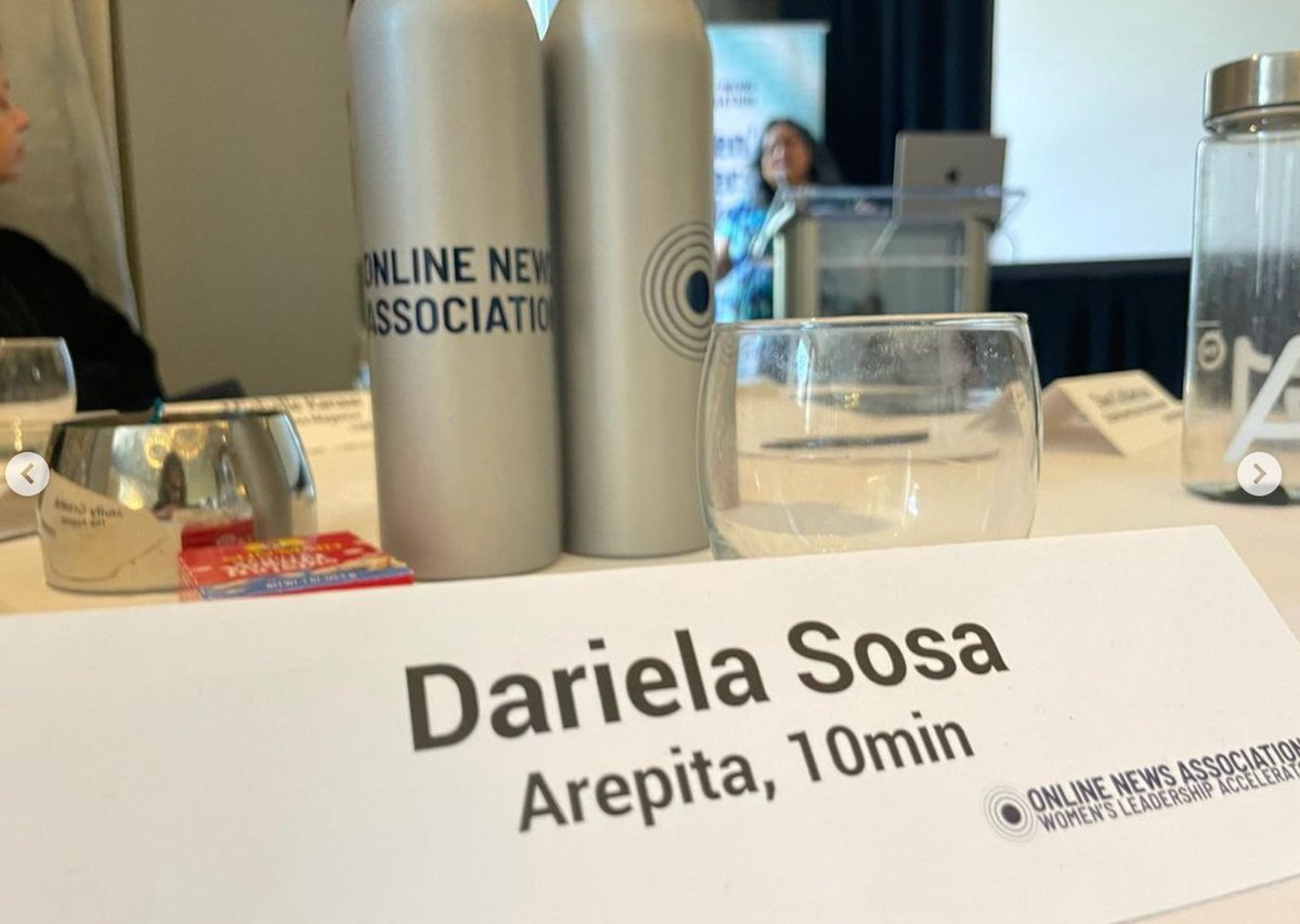 DarielaSosa's tweet photo. Representando a @SoyArepita y @10minsocial en #ONAWLA en Chicago. Se siente bien. https://t.co/sT8HrMkBp9