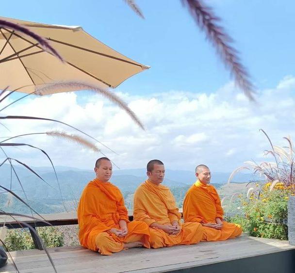 udsaha789's tweet photo. https://t.co/DjRpFYFjgj
 
สรุปโอวาทการปฏิบัติธรรมที่ ๓๗๔ 
 
                 เจอกายละเอียดที่มหาวิทยาลัย : หลวงพ่อเคยเจอกายละเอียด เห็นกี่ทีๆ ก็รู้สึกเฉย ๆ https://t.co/pPSXRRCQiE