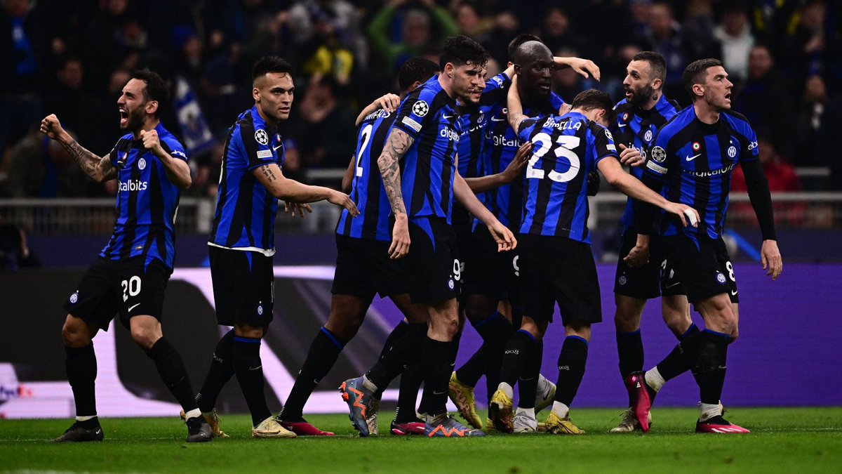 WazzaInter's tweet photo. A chi c’era a Plzen, a chi c’era a Monaco, a chi c’era a Barcellona, chi a Udine, Bologna, Roma, Monza… A chi c’era sempre, a chi c’era solo in casa. A chi c’era mai. A chi ama questi colori. Vi voglio bene. Forza Inter. https://t.co/iAgCzAt4yu