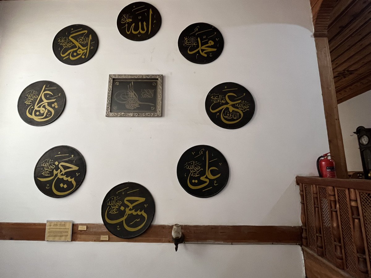 Âşıkânın Kâbesidir bu makam,
Kim ki nâkıs gelse bunda olur tamam.
HZ. Pîr…