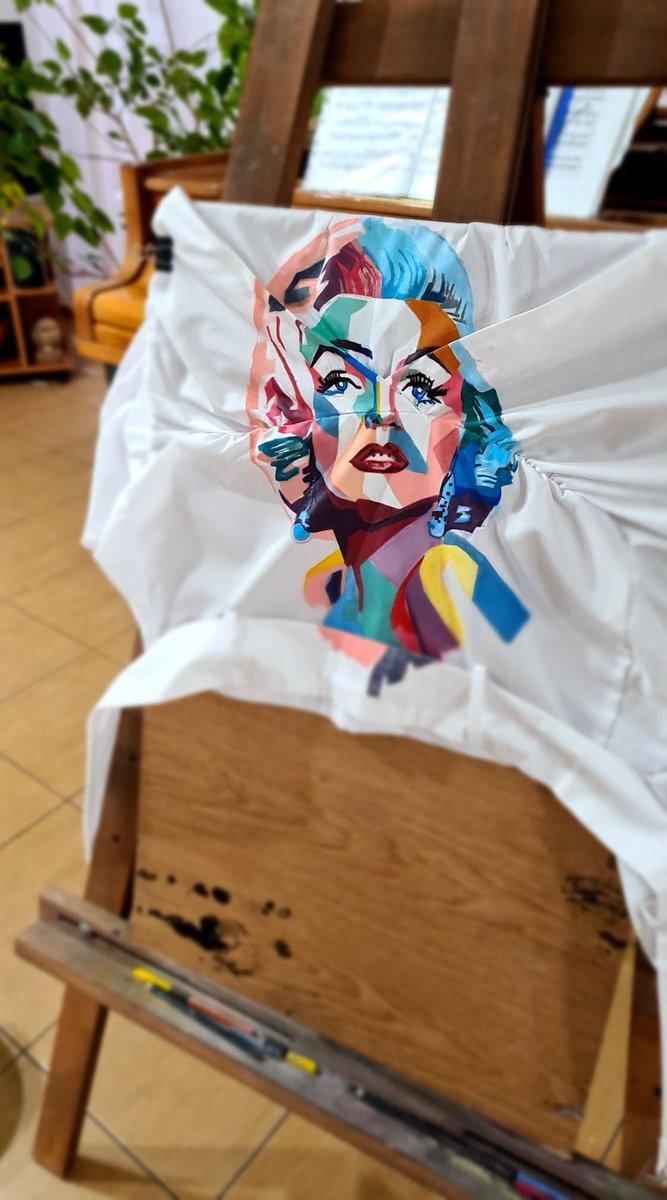 Since you guys seemed to like my clothing art i went through my old laptop and phone to find some more . This was an school project  we were asked to paint on button ups 🐑 i will also take the time to look for art moots  #ArtistOnTwitter #artmoots #fashion