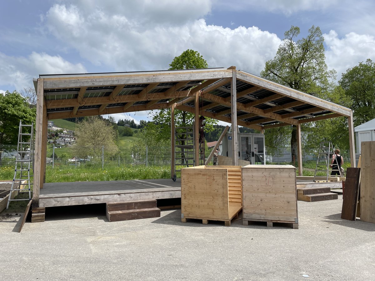 Der Solarpavillon steht! Wir begrüssen euch an der TOM Toggenburger Messe vom Freitag bis Sonntag in Wattwil. Am Freitagnachmittag erwarten wir die St. Galler Regierungsrätin Susanne Hartmann im Rahmen des Green Day. 
#energietal #energie2030 #SG2023 #wirsinddabei #greenday23