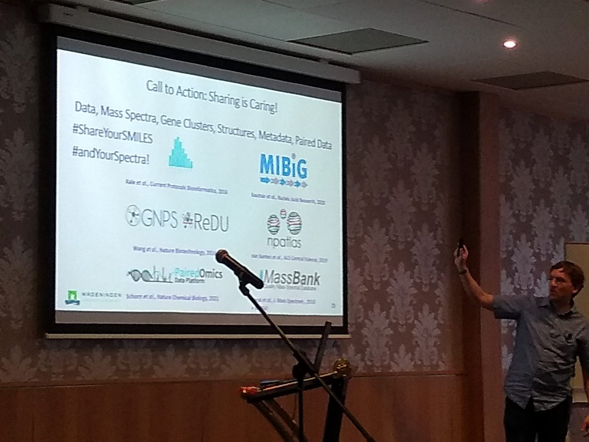 It was my pleasure to also highlight recent work by my team <a href="/vdHooft_CompMet/">VanDerHooft_CompMetabolomics_Group</a> on breaking barriers in #metabolomics #data analysis using #computational #metabolomics strategies - and to make a call for #OpenScience #sharingiscaring <a href="/OSCWageningen/">Open Science Community Wageningen</a> #BioSB2023 <a href="/BioSB_nl/">BioSB</a>