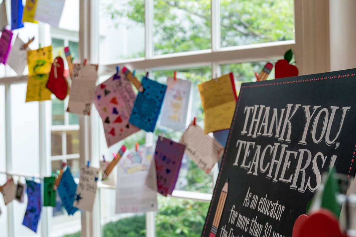 FLOTUS46Archive's tweet photo. This Teacher Appreciation Week, those who visit the White House will be able to read heartfelt thank you notes to teachers from parents and students across the country.  I hope my fellow teachers know they are loved and appreciated. https://t.co/CKA874wNM1