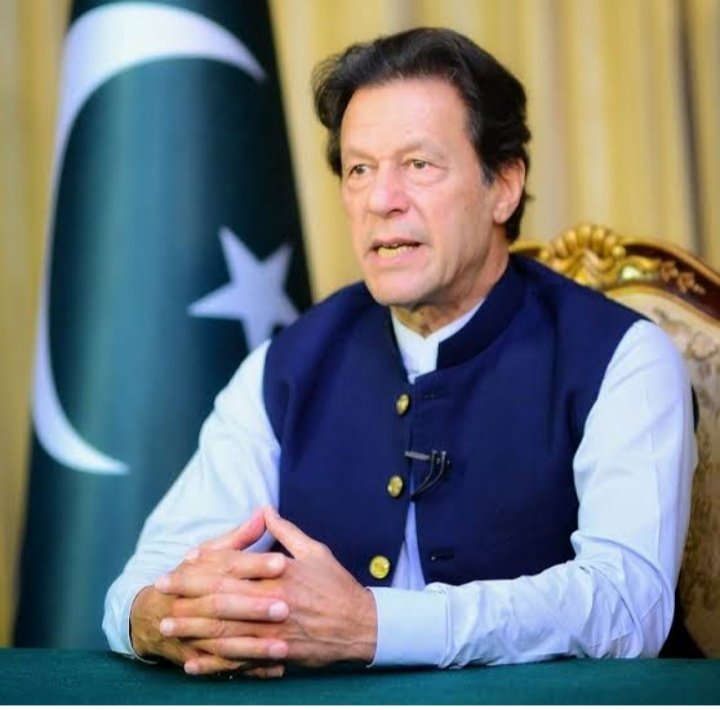 یہ دیس ہے اندھے لوگوں کا 
اے چاند یہاں نہ نکلا کر 💔
#BehindYouSkipper #نکلو_خان_کی_جان_بچاو