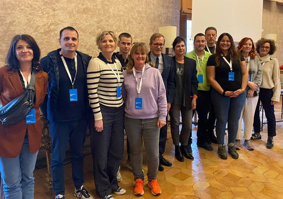 acstrasbourg's tweet photo. Immersion à #Rome pour nos élèves de Jean Geiler, Jean Rostand, Charles Pointet et l'EREA Ebel dans le cadre de la Résidence pro @VillaMedicis avec @OlivierFaron
Une ouverture culturelle européenne pour les talents des filières #Voiepro autour des métiers d'art et l'art de vivre. https://t.co/l8e4RvqcZ5