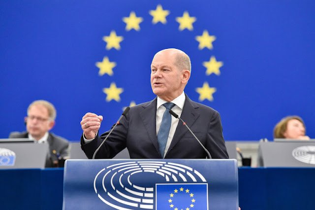 TheColumnistgr's tweet photo. Olaf Scholz: "Ανάγκη για μια ΕΕ γεωπολιτική, μεγαλύτερη, μεταρρυθμισμένη, ανοιχτή στο μέλλον" https://t.co/1F3r3bwrBp #EPlenary #EuropeDay #ThisisEurope #Europe https://t.co/aYFU0sp8rT