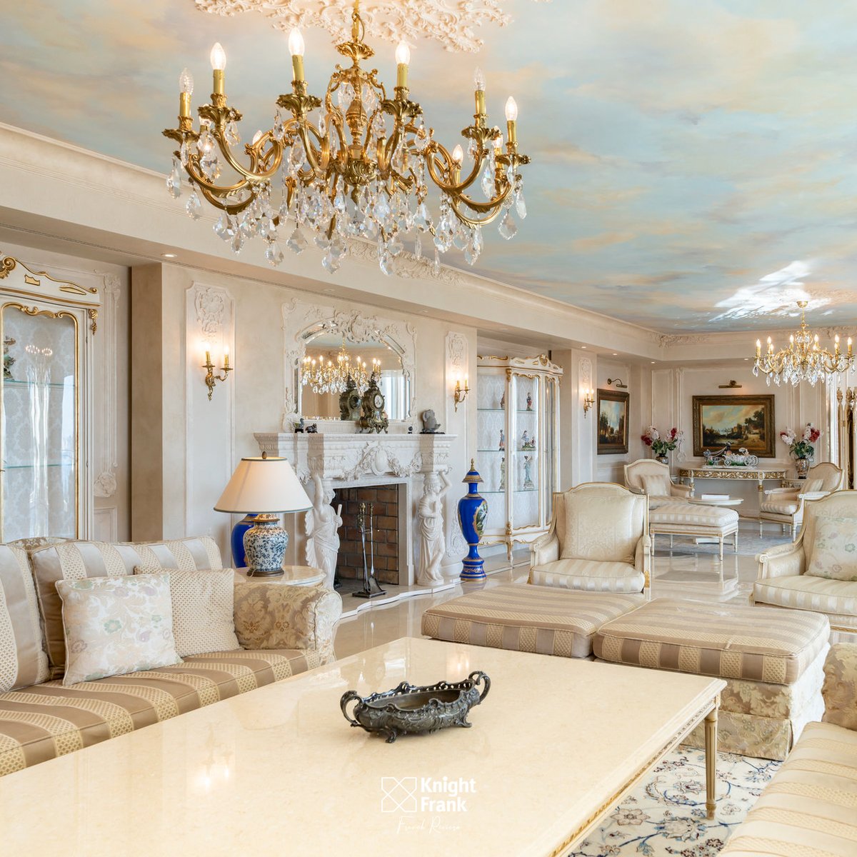 EstateNetFrance's tweet photo. 🇬🇧 Majestic property located in Super Cannes with a #panoramic view to the sea and the Cap d'Antibes. The property is equipped with all luxury amenities.

For sale with #knightfrank
➡️ https://t.co/ZVPWzeJkp8
. . .
#knightfrankfrenchriviera #kffrenchriviera https://t.co/B7vzrYnUlh