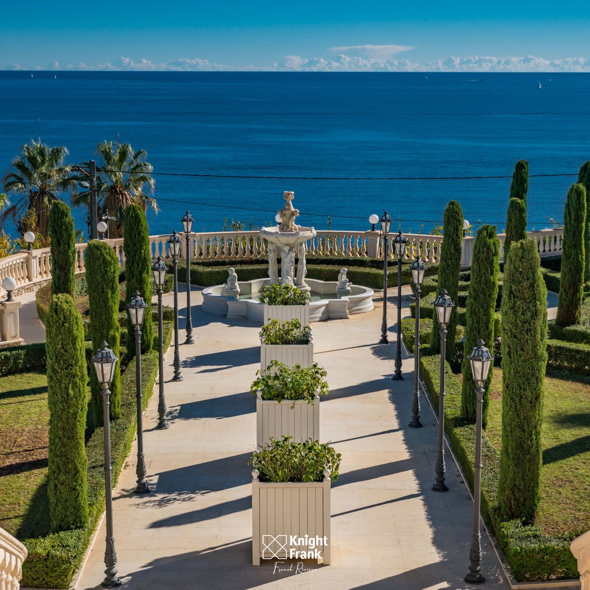 EstateNetFrance's tweet photo. 🇬🇧 Majestic property located in Super Cannes with a #panoramic view to the sea and the Cap d'Antibes. The property is equipped with all luxury amenities.

For sale with #knightfrank
➡️ https://t.co/ZVPWzeJkp8
. . .
#knightfrankfrenchriviera #kffrenchriviera https://t.co/B7vzrYnUlh