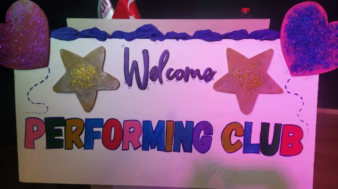 UOGaziemir's tweet photo. Ortaokul İngilizce Performing Clup gösterimizi başarıyla tamamladık.💜

Emeği geçen tüm öğretmen ve öğrencilerimize teşekkür ederiz.👏💫💜

#UğurluOlmak https://t.co/zZuoQcUbft