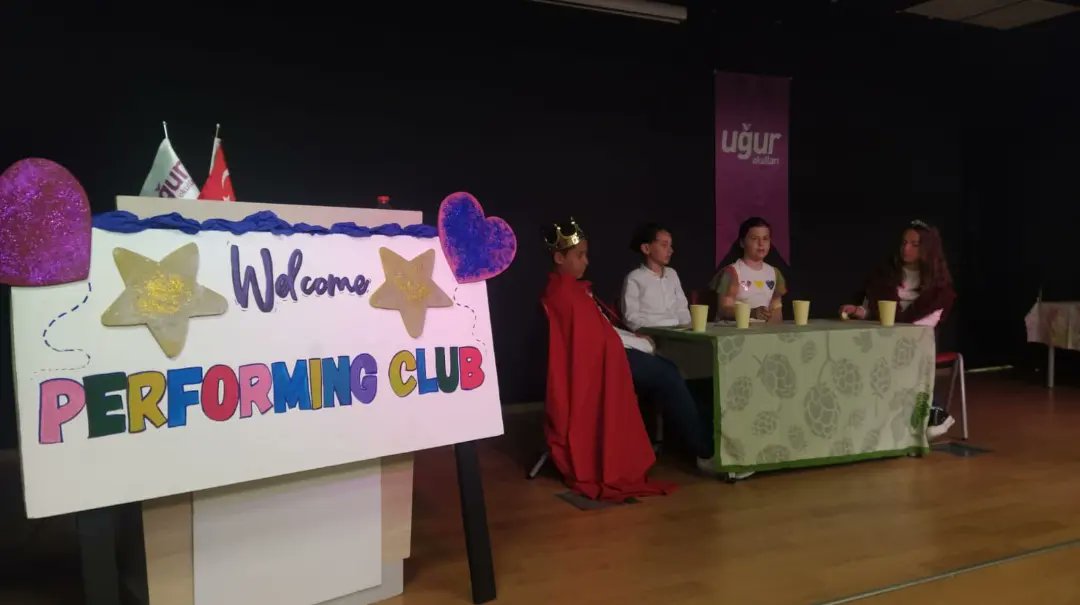UOGaziemir's tweet photo. Ortaokul İngilizce Performing Clup gösterimizi başarıyla tamamladık.💜

Emeği geçen tüm öğretmen ve öğrencilerimize teşekkür ederiz.👏💫💜

#UğurluOlmak https://t.co/zZuoQcUbft