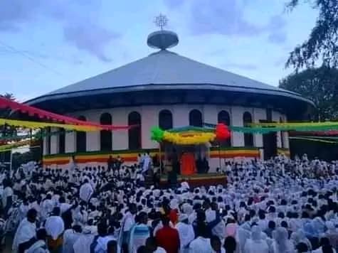 HabtamuAyalew21's tweet photo. ልደታ ለማርያም
--
ወሰበ እኮ እግዚአብሔር ጸባኦት ዘ አትረፈ ለነ ዘርዐ ከመ ሰዶም እምኮመ ወከመ ገሞራ እመሰልነ
--
ጌታ ፀባኦት ዘርን ባያስቀርልን እንደ ሰዶም በሆንን ገሞራንም በመሰልን !
---
ተድባበ ማርያም (አማራ ሳይንት) https://t.co/62DFVCd4m8