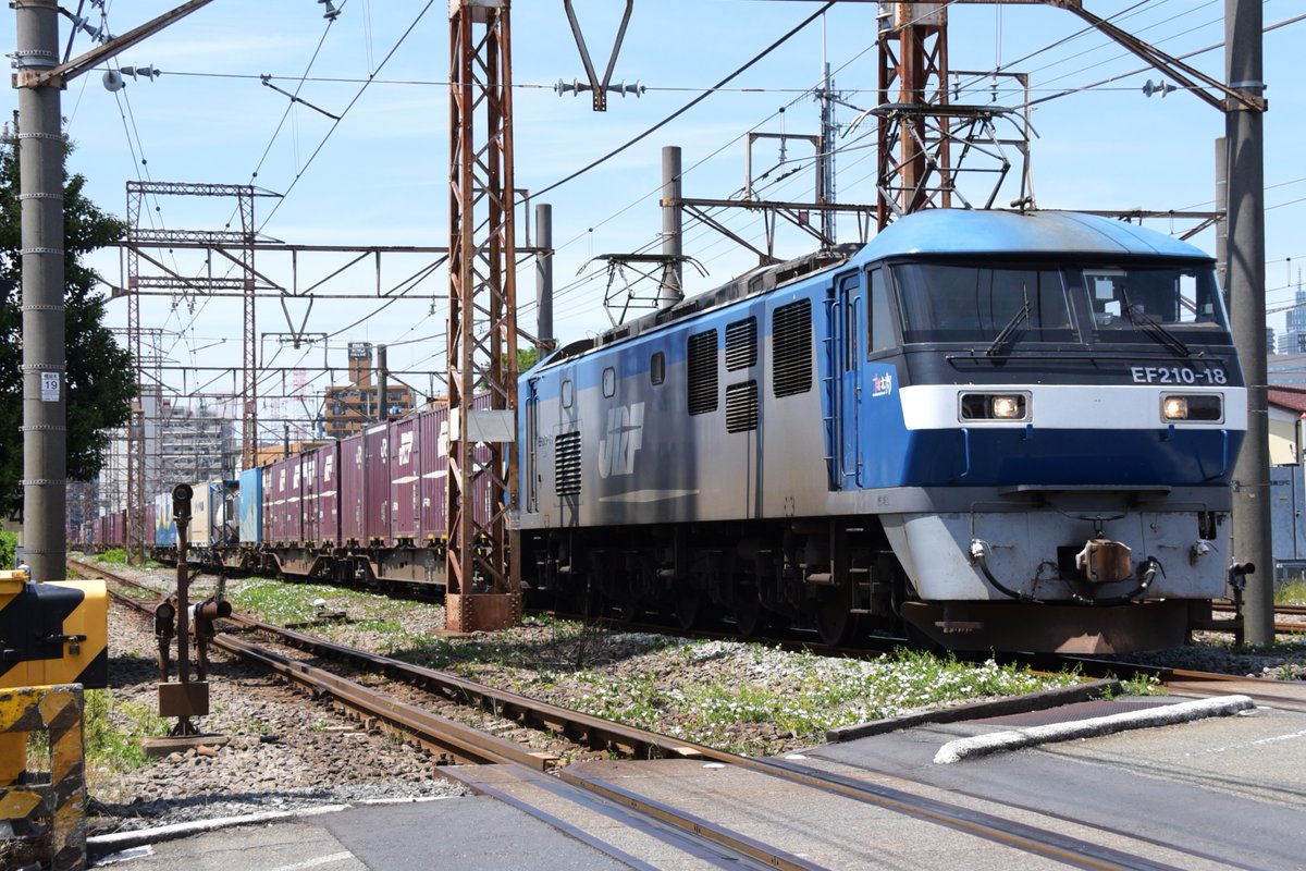 kuhane130's tweet photo. EF210-18+コキ 岡山A26仕業
列車番号:高速貨物5052ㇾ
撮影日:2023/5/9
画像のコンテナ番号:U46A-30075
UF44A-38069
UT18C-8017
#5052ㇾ #EF210 #EF21018 #岡山A26仕業 #U64A
#UF4A #UT18C https://t.co/8UB5ppt9Jt