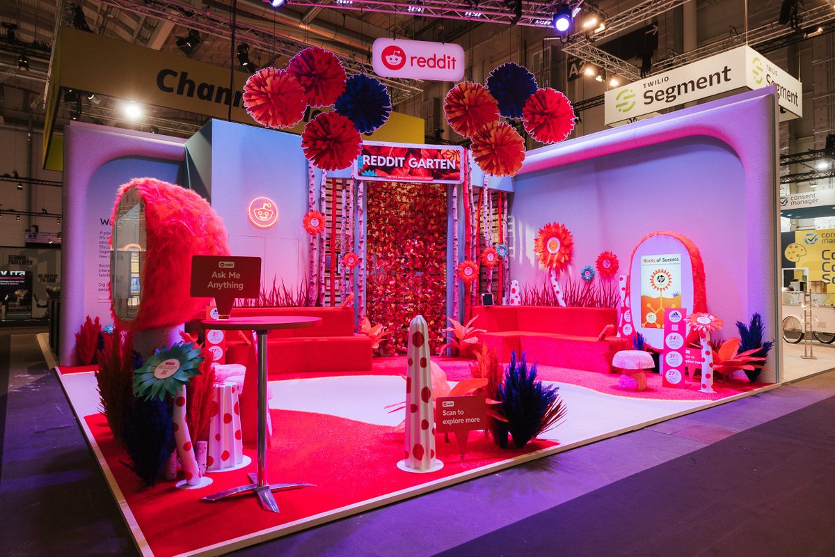 RedditforBiz's tweet photo. The Reddit Garten has blossomed at #OMR2023
It's time to get lost in the quirky foliage of diverse fandoms and discover seeds of conversation in everything from r/Brot to r/Bundesliga
Find us in A1, B03 https://t.co/aOQwlA2Gxd
#RedditatOMR #RedditforBusiness https://t.co/w3t5veHCOd