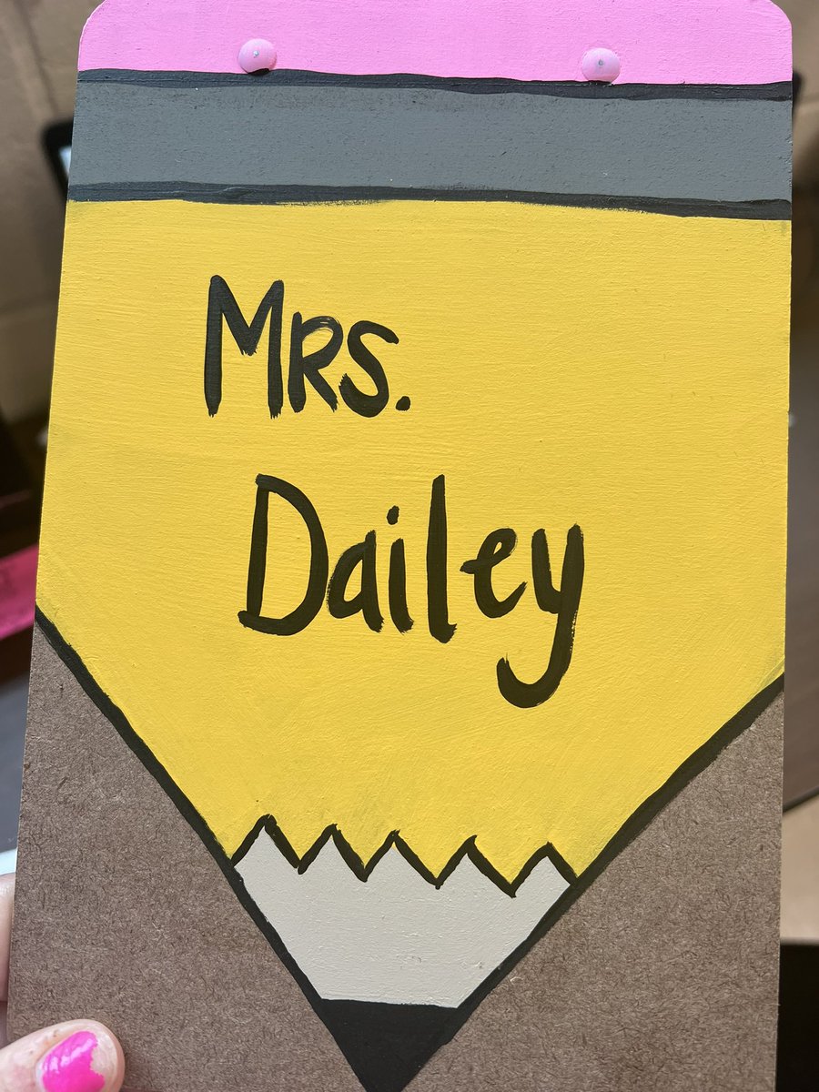 NikiDailey1's tweet photo. So thankful for the parents that have stood behind me and made this year wonderful! @FreedomTigers1 #LetFreedomRoar https://t.co/naLRxu3Mzu