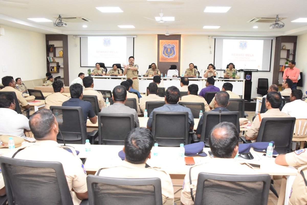 MalkajgiriCop's tweet photo. #CP_Rachakonda Sri. #DS_Chauhan_IPS, Felicitated Police officers and citizens for their good work. @jtcprck Sri V.Satyanarayana IPS, @DCPLBNagar, @DcpMalkajgiri, @DcpBhongir, @DCPMaheshwaram, #DCP_CyberCrimes, All ACPs and SHO’s of Rachakonda participated.
@TelanganaCOPs https://t.co/IdPCAOG6Zv