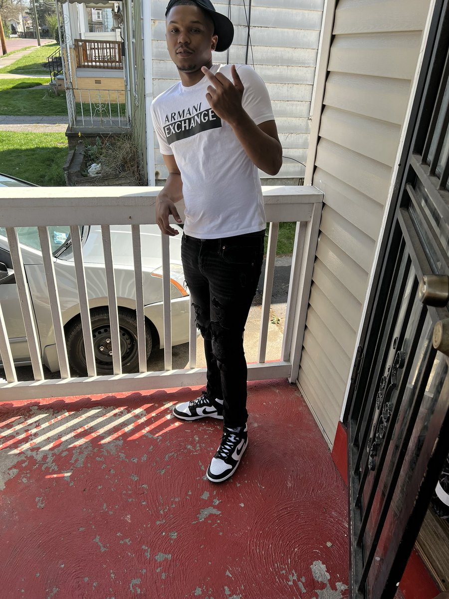 juicehollin01's tweet photo. when I get in my feelings I smoke alone, screamin rip scrap he ain’t make it home 🙏🏾🖤 #longlivescrap https://t.co/bVJA8Ffzii