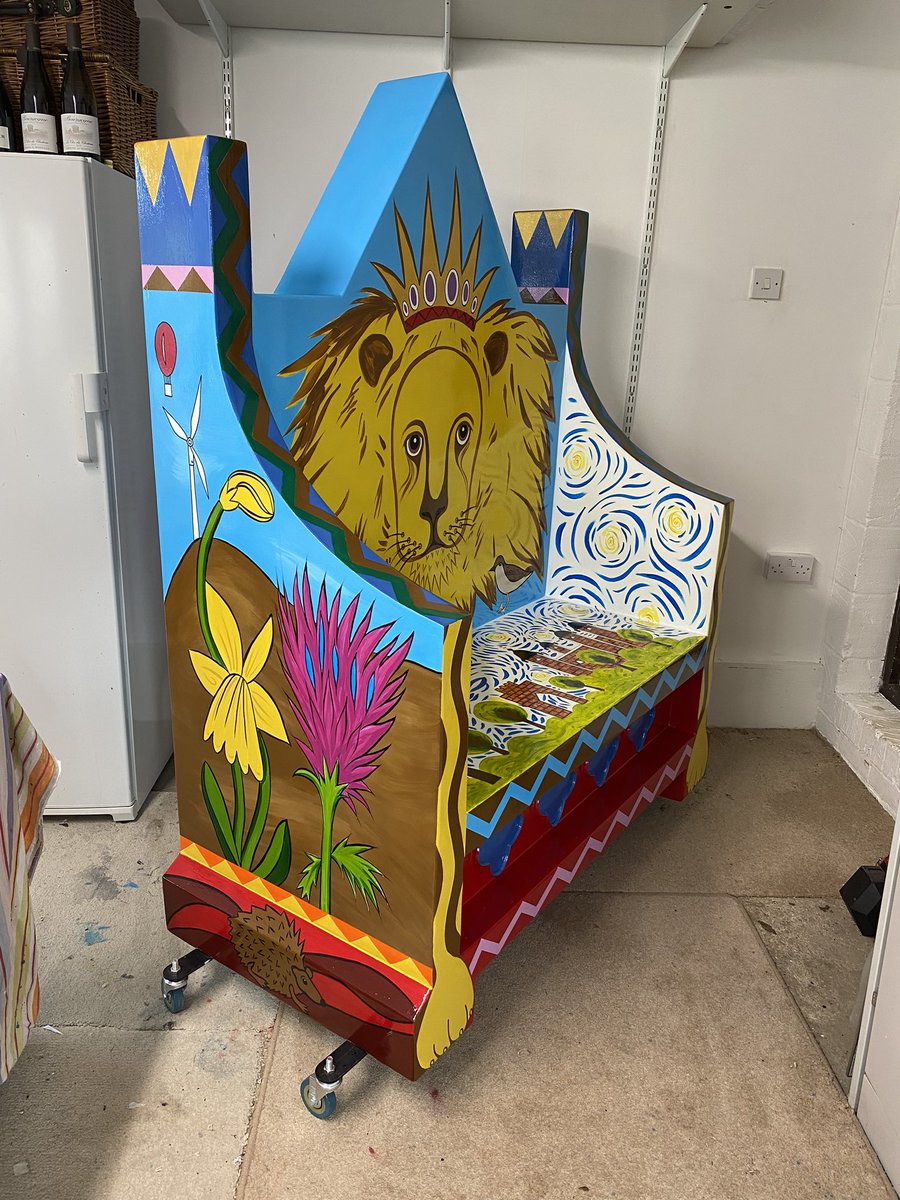 Alderwood Senior School’s bench now at The Tower of London. What a great location! If you visit please send me your photos having a sit down #hrp <a href="/HRP_learning/">Learning Team at Historic Royal Palaces</a> <a href="/HRP_palaces/">Historic Royal Palaces</a> <a href="/wildinart/">Wild in Art</a> <a href="/TowerOfLondon/">The Tower of London</a> <a href="/ArtAlderwood/">@alderwood_art</a> <a href="/AlderwoodSchool/">Alderwood School</a> #wildinart #historicroyalpalace #coronation