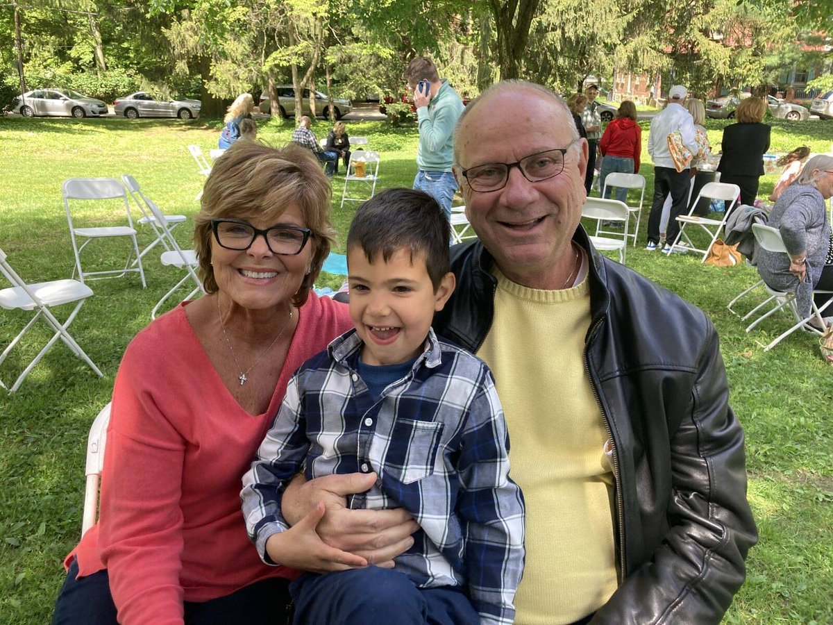 hfsFriends's tweet photo. Thank you to all of the Grandparents and Special Friends who joined us for an amazing day of community!
#grandparentsday #specialfriendsday #community #joyouslearning #QuakerEd https://t.co/Vy79aqV1l4