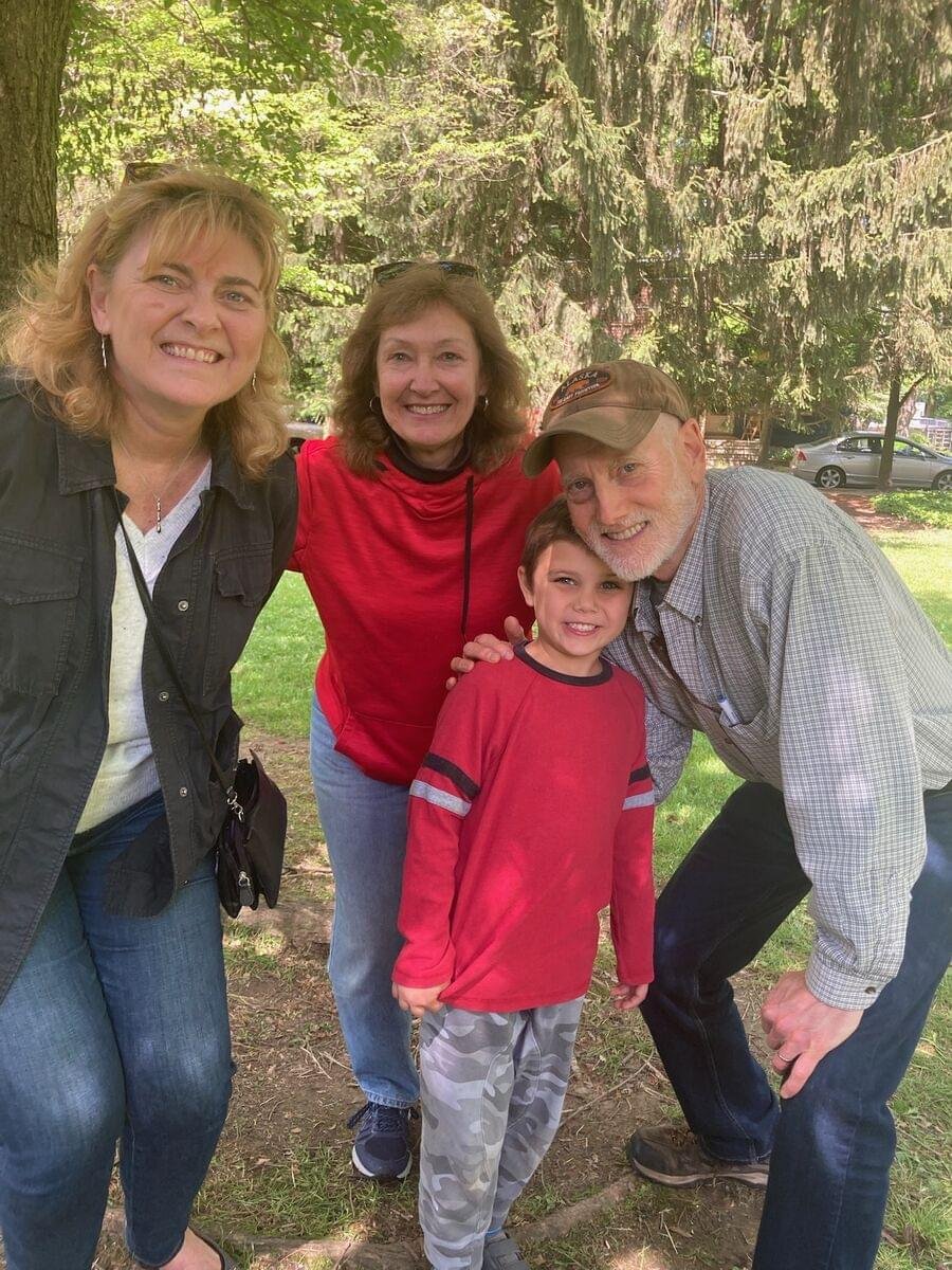 hfsFriends's tweet photo. Thank you to all of the Grandparents and Special Friends who joined us for an amazing day of community!
#grandparentsday #specialfriendsday #community #joyouslearning #QuakerEd https://t.co/Vy79aqV1l4