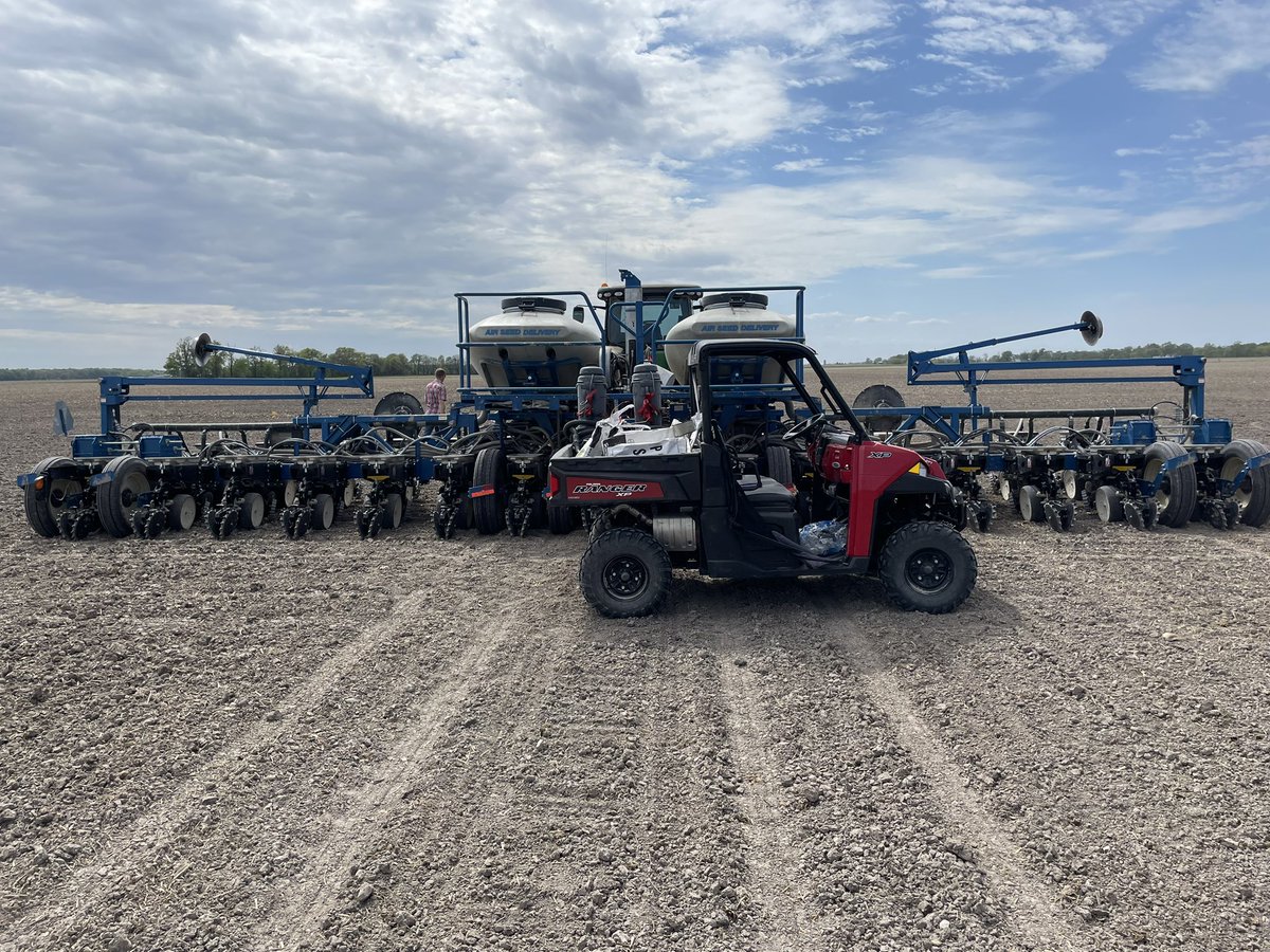 d_smith_1995's tweet photo. Planted my 22nd @Asgrow_DEKALB plot this past Friday ahead of a much need rain! Thanks again to Diamond A Farms for their help!! Just 3 more to go! @DKAS_SIL #plant23 https://t.co/zO7SlsWGxh