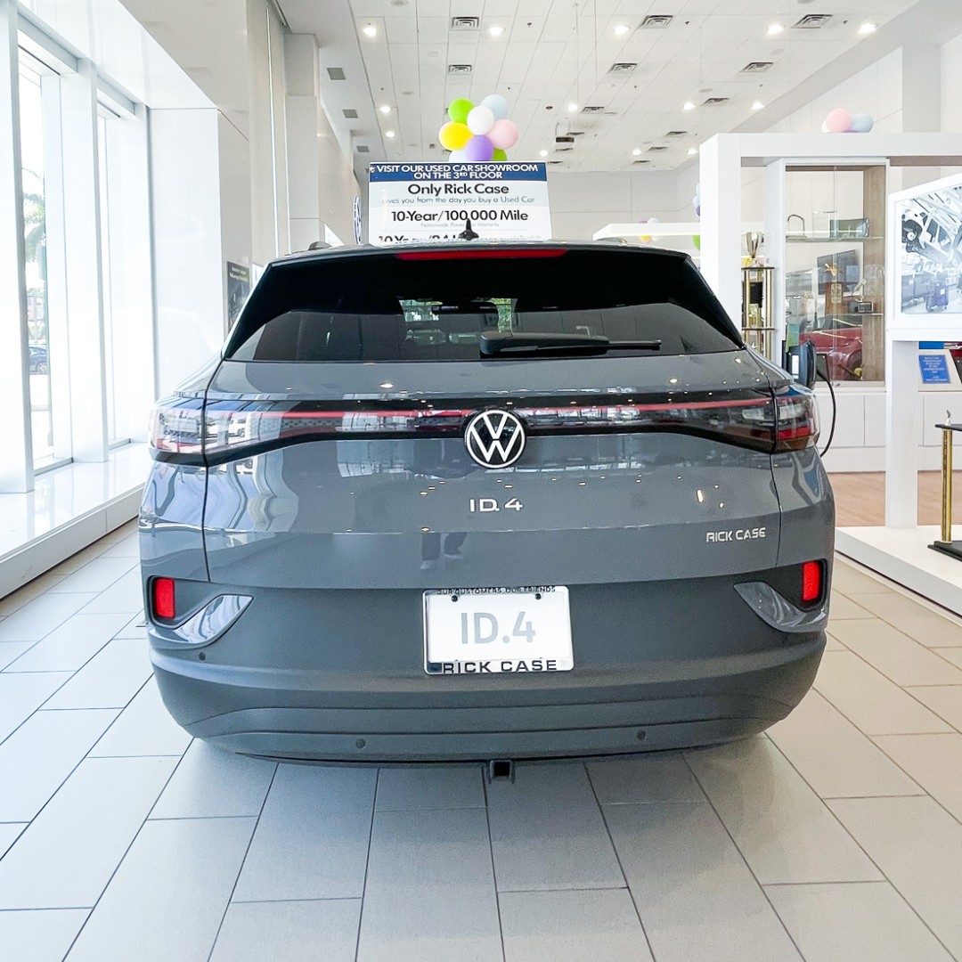 Driving towards a sustainable future with the ID.4. Join the movement and participate in the change for a better world. #TestDriveTuesday
.
.
.
.
.
#rickcasevolkwagen #vwsociety #vwlife #vw #dealership #southflorida #cars #blue #davie #volkswagen #volks #vwlove #volksworld