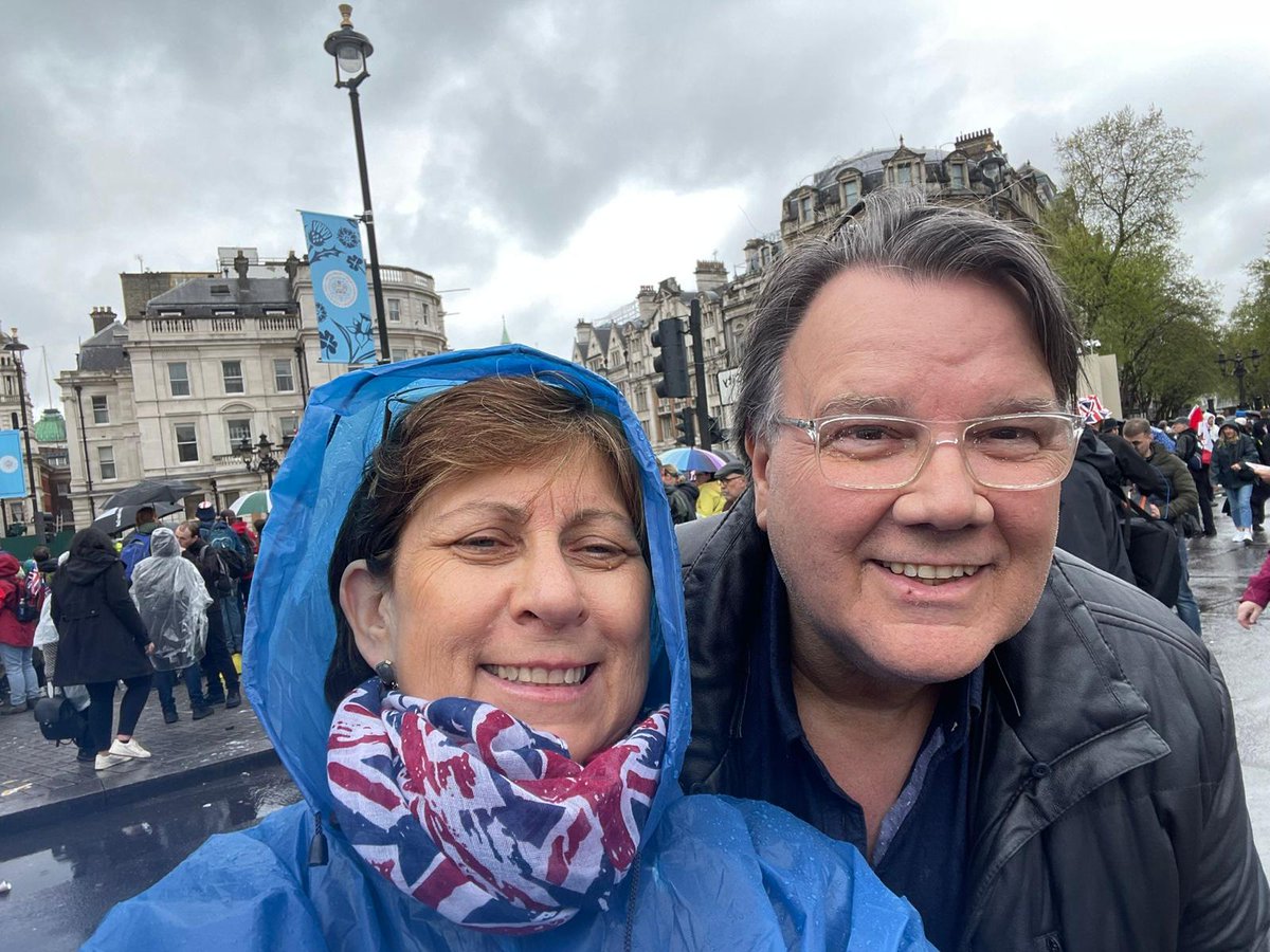 3starcoaches's tweet photo. We were so lucky to be able to experience the #Coronation in London this weekend! It was fabulous 🎉🎉🎉

I'm French and we don’t have anything like this. I loved how it brought so many people together through the coronation, the street parties, volunteering and so much more. https://t.co/8Yyo4qfUsE