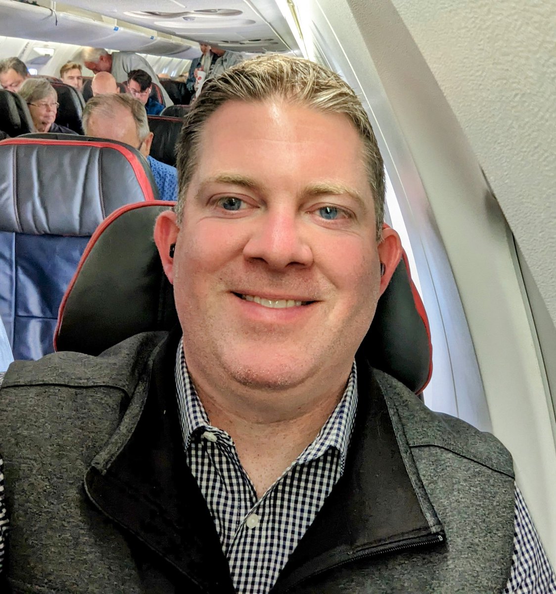 RyanDetrick's tweet image. Headed to the center of the financial world for the week ... Omaha!

First it was Warren Buffett's Annual Shareholder meeting and now the @CarsonGroupLLC Spring Partner Summit!

Can't wait to celebrate our Partners and their amazing successes!

#FindYourFreedom #LifeAtCarson