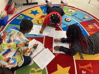 FondeElementary's tweet image. Ms. Chism&apos;s family of 2nd graders are loving their small group reading activities! &quot;Show me a family of readers, and I will show you the people who move the world.&quot; – Napoleon Bonaparte #CelebrateFonde @MobilePublicSch #LearningLeading