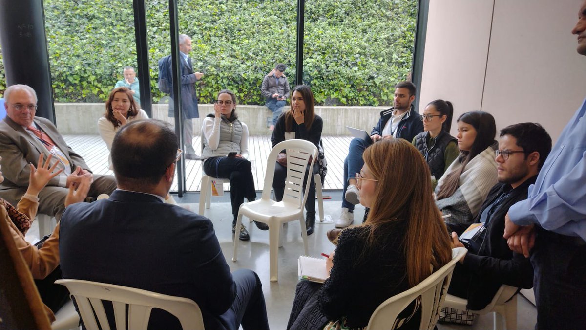 CentroMemoriaH's tweet photo. En el 1er encuentro para la gestión de cooperación internacional, liderado por la @APCColombia, el #CNMH y otras 59 entidades del Gobierno nacional, trabajaron en diversas propuestas e insumos para la construcción de la Estrategia Nacional de Cooperación Internacional 🇨🇴. https://t.co/YlsxGnM1PV