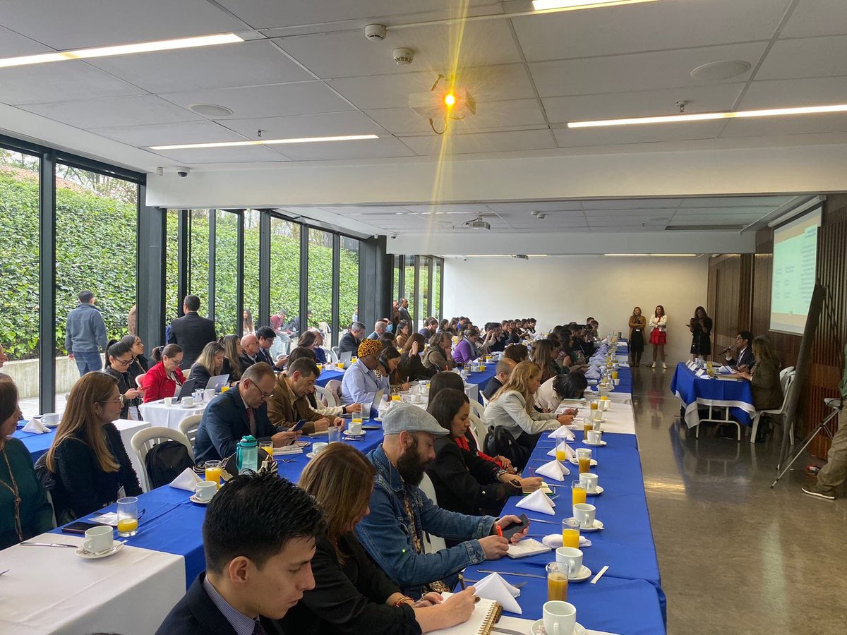 CentroMemoriaH's tweet photo. En el 1er encuentro para la gestión de cooperación internacional, liderado por la @APCColombia, el #CNMH y otras 59 entidades del Gobierno nacional, trabajaron en diversas propuestas e insumos para la construcción de la Estrategia Nacional de Cooperación Internacional 🇨🇴. https://t.co/YlsxGnM1PV