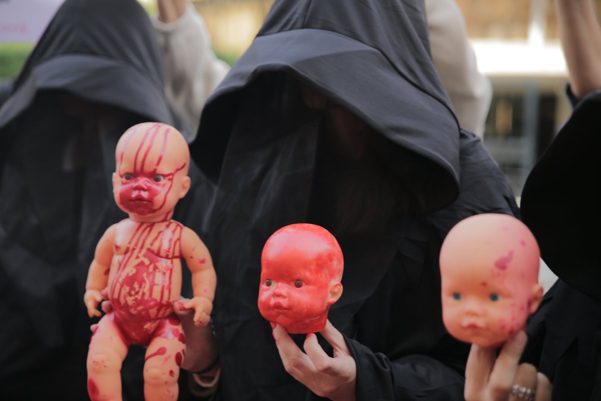 El Tribunal Constitucional, asaltado por el PSOE, dice que matar a tu hijo en el vientre materno está bien.

Matar nunca estuvo bien, y nunca lo estará por mucho que un órgano corrompido por el PSOE así lo dicte.

Las manos del TC ya están oficialmente están manchadas de sangre.