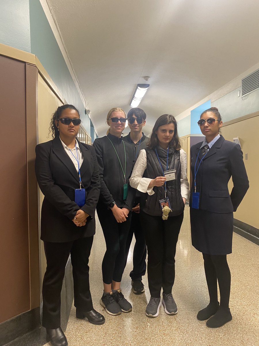ane_eberhard's tweet image. Secret Service for the President? #Spiritweek2023 #studentcreated😎