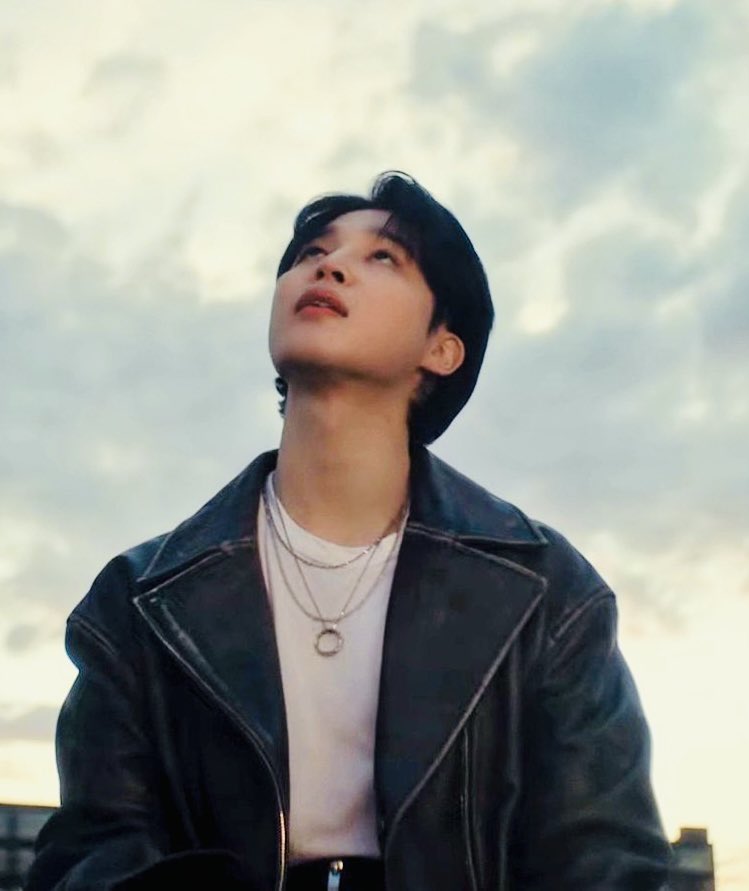 dailyjiikook's tweet photo. PARK JIMIN??! HES SO BEAUTIFUL https://t.co/KQ89WuBf0M