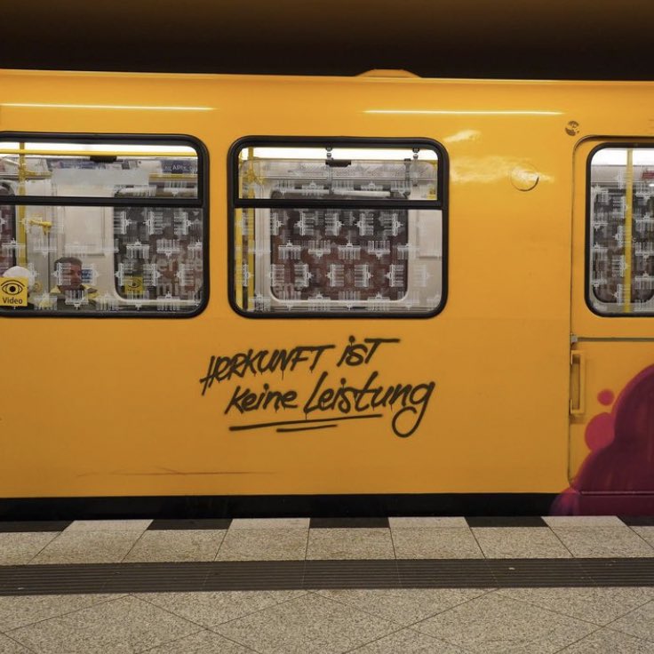 Farbwerte's tweet photo. Herkunft ist keine Leistung! #farbwerte #berlin #bvg #fakten https://t.co/MKDOV9zNAe