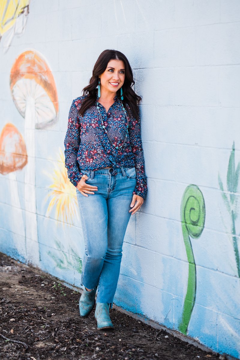 RoperWorld's tweet image. Cowgirl casual ✨

#WearTheWest #RoperWorld #SpringLook