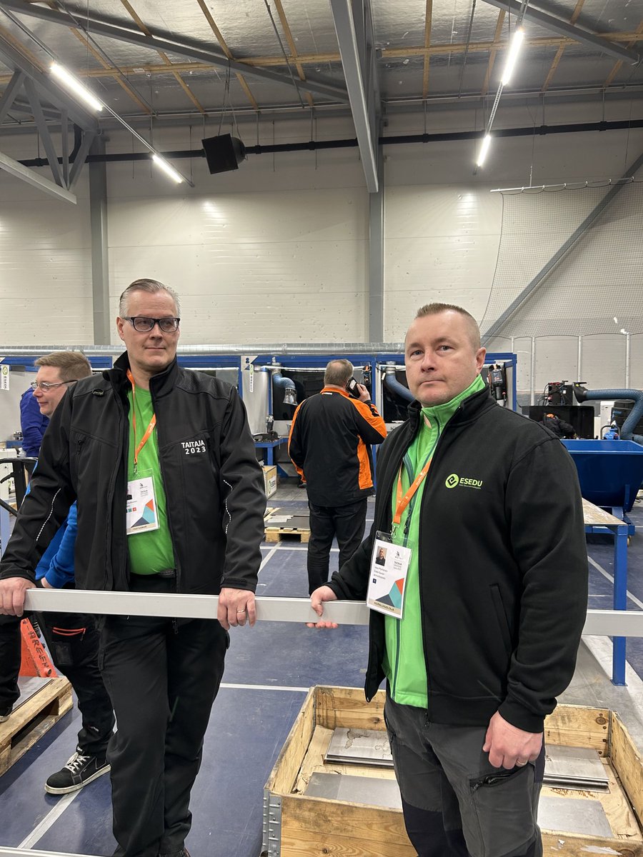 Metalli- ja autoalaa ⁦<a href="/Esedufi/">Esedu</a>⁩ ⁦<a href="/TaitajaSM/">Taitaja - Ammattitaidon SM-kilpailu</a>⁩ kannustamassa
