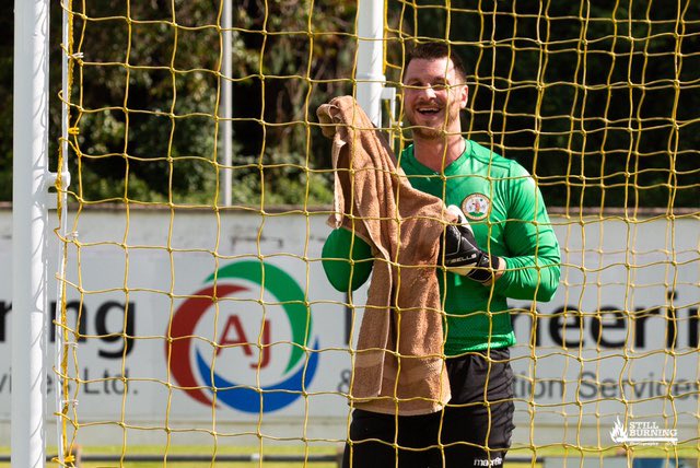 TheCansOfficial's tweet photo. 🧤⚽️ 🥅 KNIGHT MOVES TO BUCKIE 🧤⚽️ 🥅

‘Cans legend Stuart "Knighty" Knight has made the move to Victoria Park following 16 years with Forres Mechanics FC to seek a new challenge ⚽️

Full article on our social media platforms or go to https://t.co/FuQSNeeWKN https://t.co/g5z0COsCcS