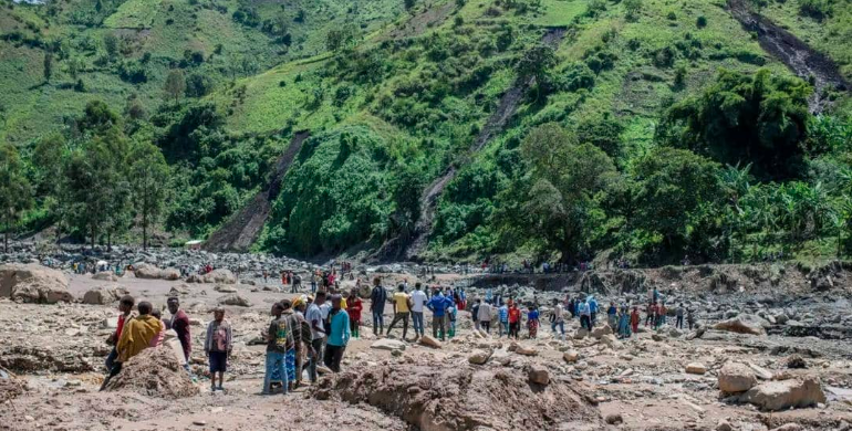 Fdapid2022's tweet photo. Le gouvernement déclare en date du 08.05.2023 une journée de deuil national en rdc après les inondations meurtrières dans le Sud-Kivu à Kalehe. #FDAPID @BatundiV @DesqngesMayenga @TMalira @innobuchu @SylvieMazambi @arestarko84941 @Presidence_RDC @SudKivu @ffcrdc @Isaacgerm13 https://t.co/y5g9X5BQ27