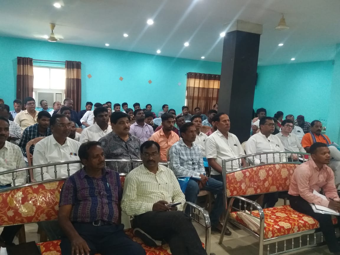 OdishaUniversi1's tweet photo. Export oriented capacity development program for FPO, FPC, Progressive Farmer by APEDA, Ministry of Commerce Govt. of India at Bhawanipatna, Kalahandi chaired by Prof. Pravat Kumar Roul, Vice Chancellor, OUAT on Dt 09.05.23.
#OUAT #Orientation_Program https://t.co/5Z8ycQJYSQ