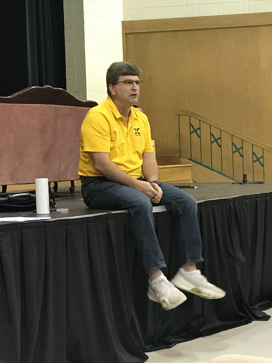 stxtigers_TFC's tweet photo. Tigers for Christ is incredibly grateful to Coach Andy Schulten (@andy_schulten) for speaking with us this morning.  He let us know that the keys to happiness begin with being comfortable with yourself, earning what you get, and spending time in prayer.  Thanks, Coach! https://t.co/nyRwvrVlQD