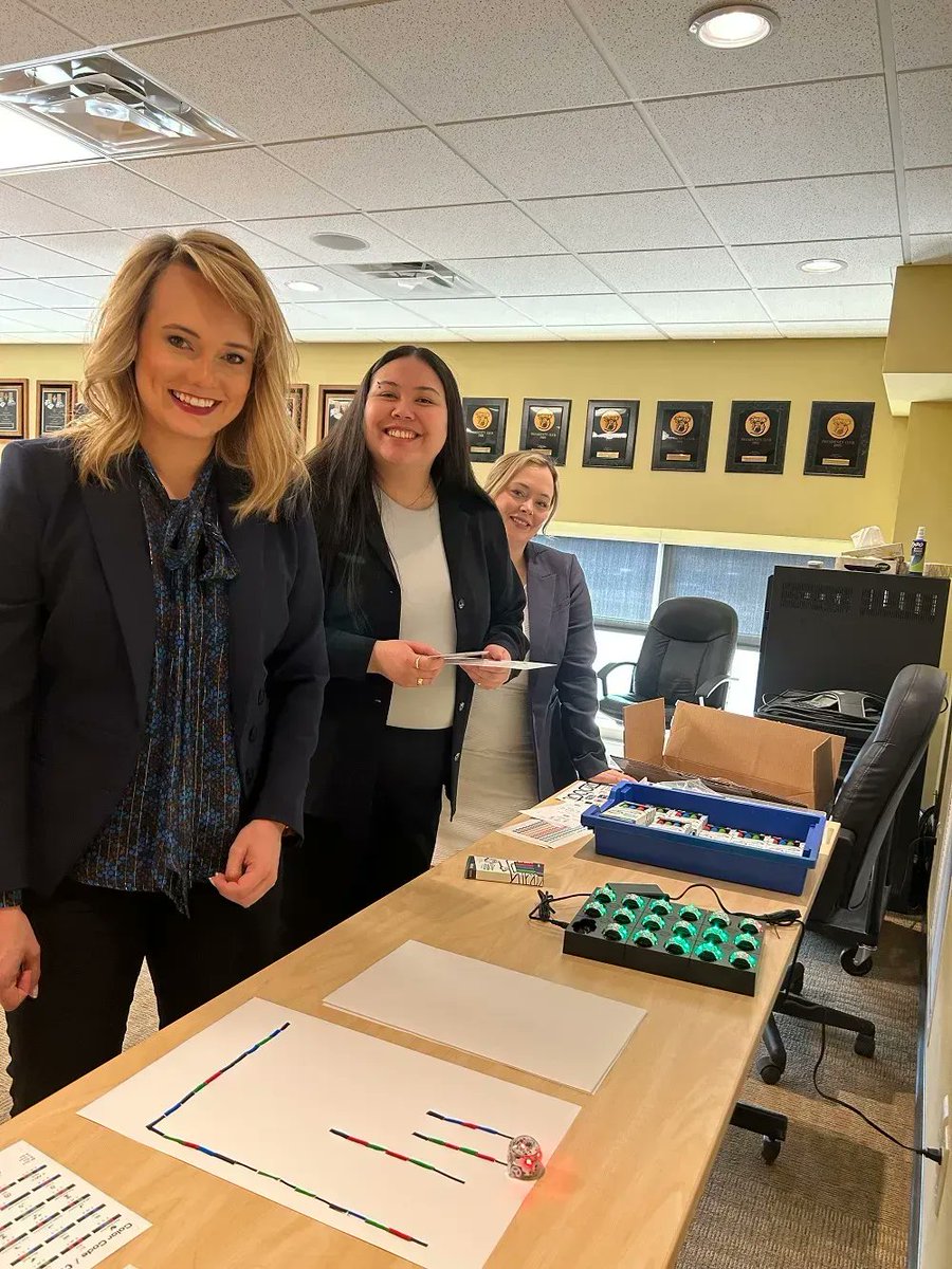 EMILICanada's tweet photo. Sometimes work really is play! π
EMILIβs Skills and Talent team is having a great time learning about Ozobots while developing resources to encourage youth to use technology to solve real-world challenges in farming and food production. π±
#ExploreDigitalAg #Ozobots #AgTech https://t.co/fO8f1HBB63