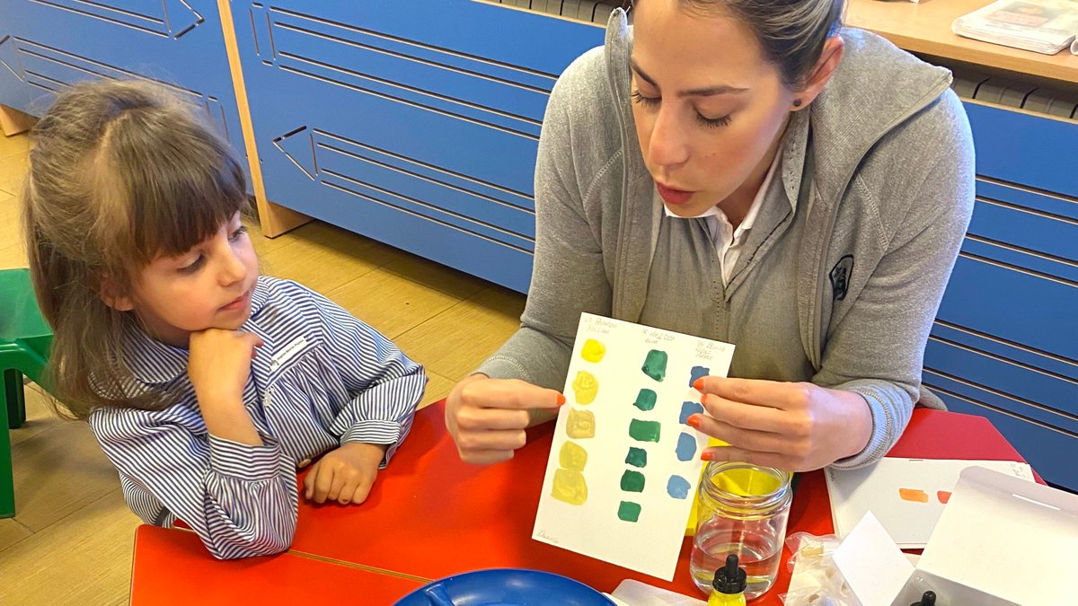 TrinityCollege1's tweet photo. #PYP 3 pupils learned about fractals, #colour theory, and colour nomenclature by exploring nature through the #UnitOfInquiry: Sharing the planet.  #IB 

#TrinityCollege #LearningByDoing #Projects #Experiment https://t.co/ZakNOhDbKH