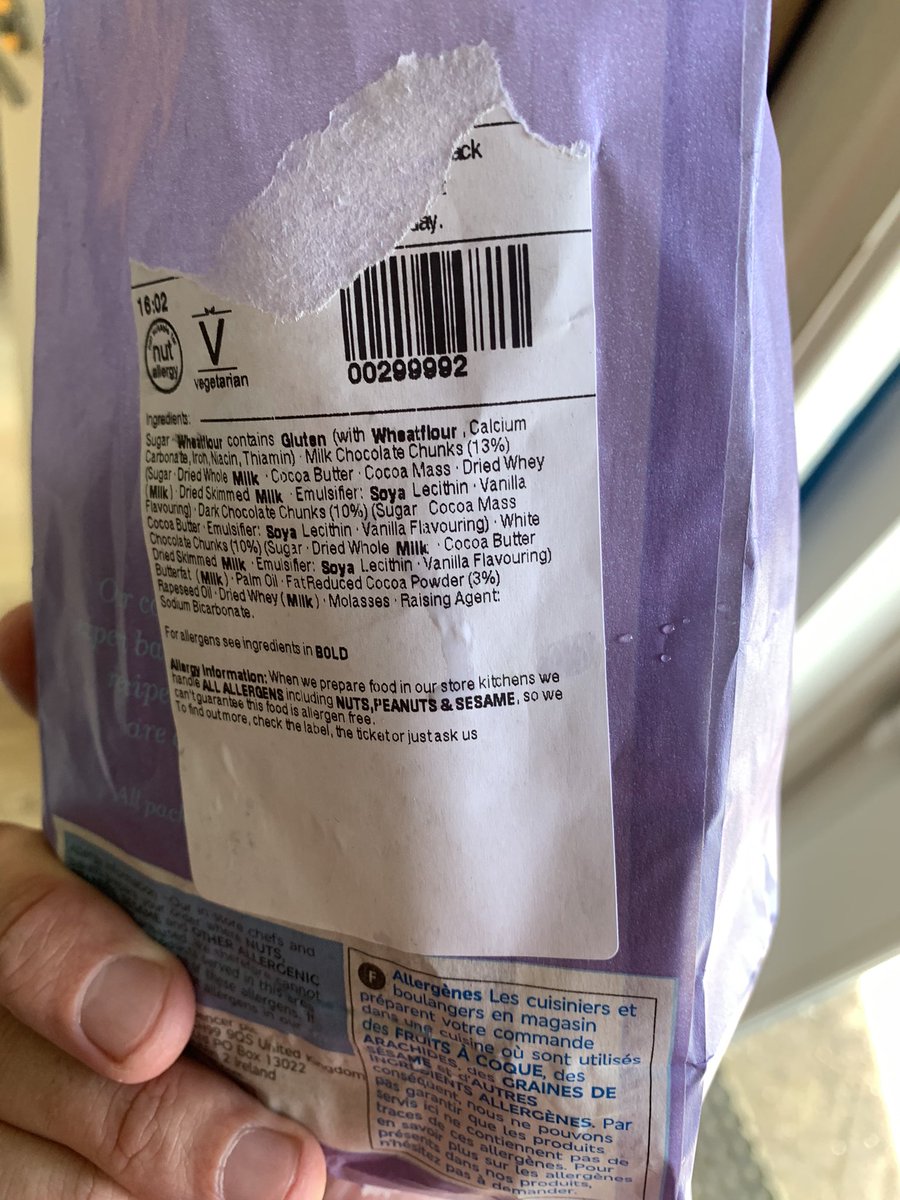 michaelgoodall_'s tweet photo. @marksandspencer got a 5 pack of cookies free with my sparks card but there’s only 4 in the pack 🤔 https://t.co/1ugn4317uQ