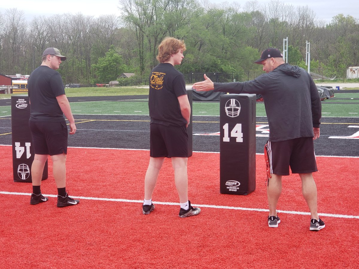 MustangDBCoach's tweet photo. Linemen learning to understand the System during early season.  Mustang Pride!

"Winners embrace hard work. They love the discipline of it, the trade-off they're making to win. Losers, on the other hand, see it as punishment. And that's the difference."

Lou Holtz https://t.co/wiK4dUKoC0