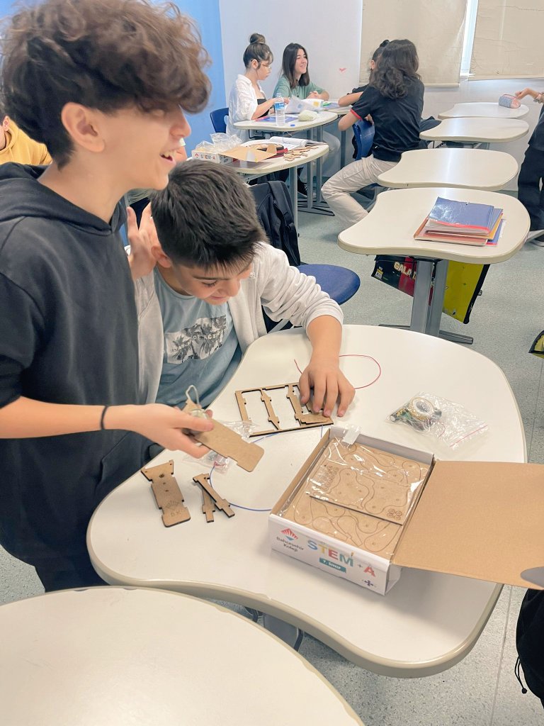 konyaalti_bk's tweet photo. Ortaokul kademesi 7.sınıf öğrencilerimiz ile Matematik dersi #STEM etkinliğimizde kendi enerjimizi kendimiz ürettik. https://t.co/lY0SwERdKJ