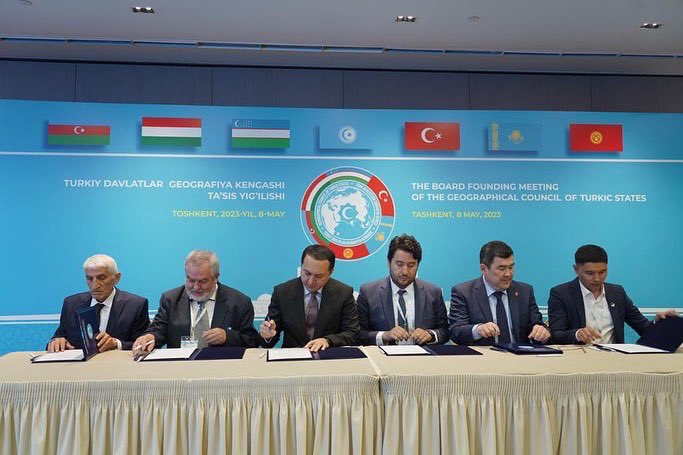 8 Mayıs 2023 itibariyle Özbekistan, Kazakistan, Kırgızistan,Macaristan, Azerbaycan ve Türkiye Coğrafya Kurum Başkanları ve Türk Devletler Teşkilatı Temsilcisiyle “Türk Devletler Coğrafya Keneşi” kurulmuş ve imza töreni gerçekleştirilmiştir. Hayırlı olsun. <a href="/Turkic_States/">Organization of Turkic States</a> <a href="/TCK1941/">Türk Coğrafya Kurumu</a>