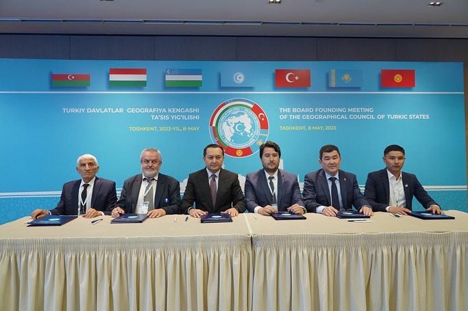 kaankapana's tweet photo. 8 Mayıs 2023 itibariyle Özbekistan, Kazakistan, Kırgızistan,Macaristan, Azerbaycan ve Türkiye Coğrafya Kurum Başkanları ve Türk Devletler Teşkilatı Temsilcisiyle “Türk Devletler Coğrafya Keneşi” kurulmuş ve imza töreni gerçekleştirilmiştir. Hayırlı olsun. @Turkic_States @TCK1941 https://t.co/S1qDv2NNAW