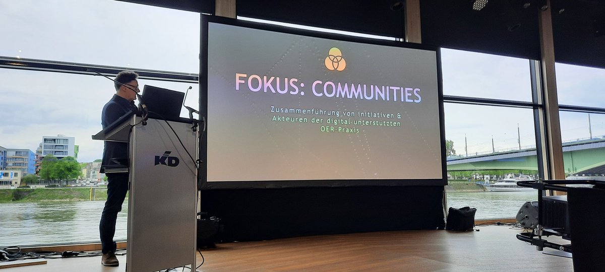 B_Freie_Bildung's tweet photo. OE_COM = Förderrichtlinie für Communities; 1. Ziel: Stärkung, Festigung, 2. erweitern & vernetzen, 3. Neue Communities herausbilden #OERde #OERStrategie @BMBF_Bund @DLR_de #eQualification https://t.co/3oTE7e3zBM