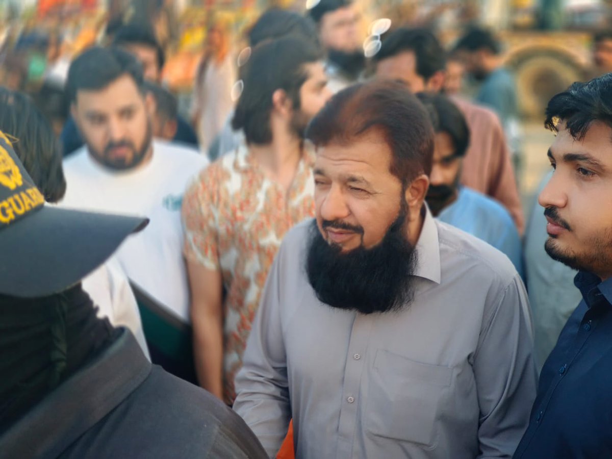chehsan_'s tweet photo. رہنماء پاکستان تحریک انصاف احسان الحق چوہدری صاحب  امت مسلمہ کے لیڈر عمران خان صاحب کی گرفتاری کے خلاف احتجاجی مظاہرہ جو کہ ستلج پل پر ہو رہا ہے اس میں دیگر لیڈران کے ہمراہ موجود۔
#نکلو_خان_کی_زندگی_بچاؤ #عمران_خان_ہماری_ریڈ_لائن #ImranKhan #ReleaseImranKhan #BehindYouSkipper https://t.co/FLIuEWMUO3